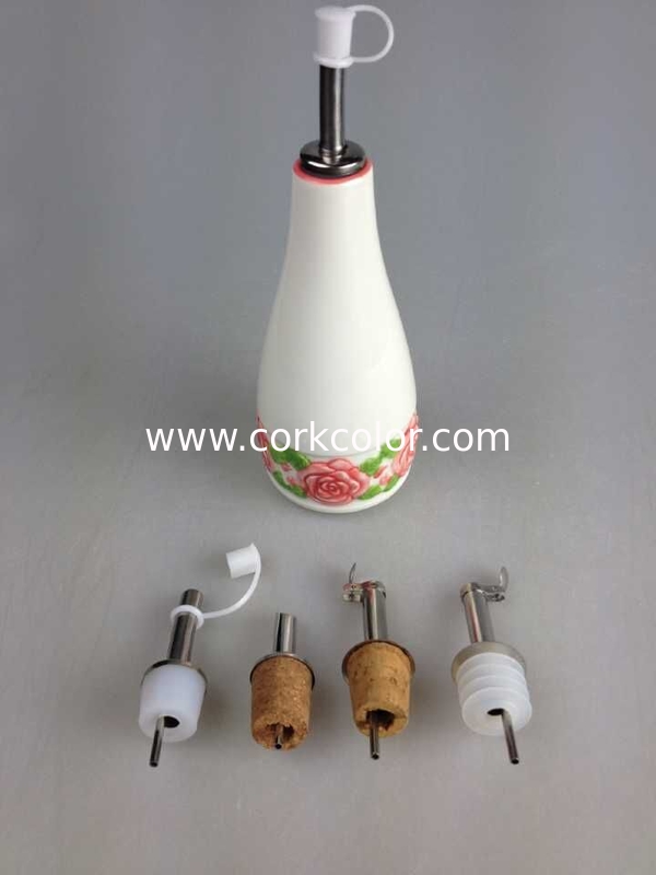 Stainless steel oil pourer with cork stopper